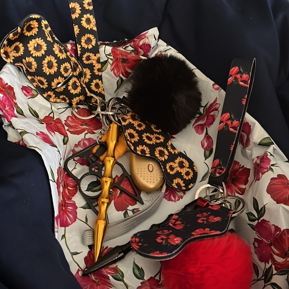 I have these amazing key chains!!! All hand made by me!!!all different kinds - Picture 9 of 11